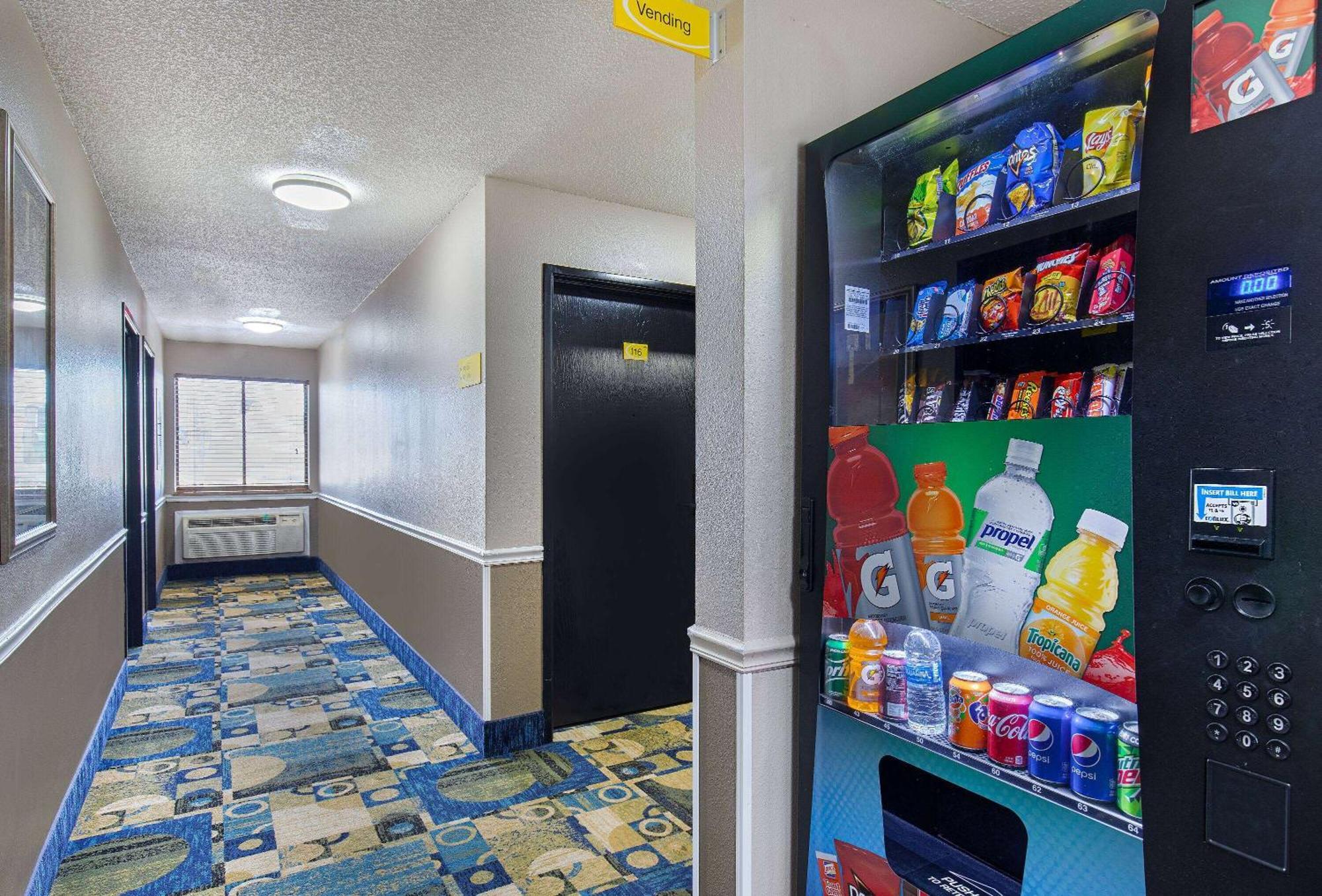 Super 8 By Wyndham Somerset Ngoại thất bức ảnh