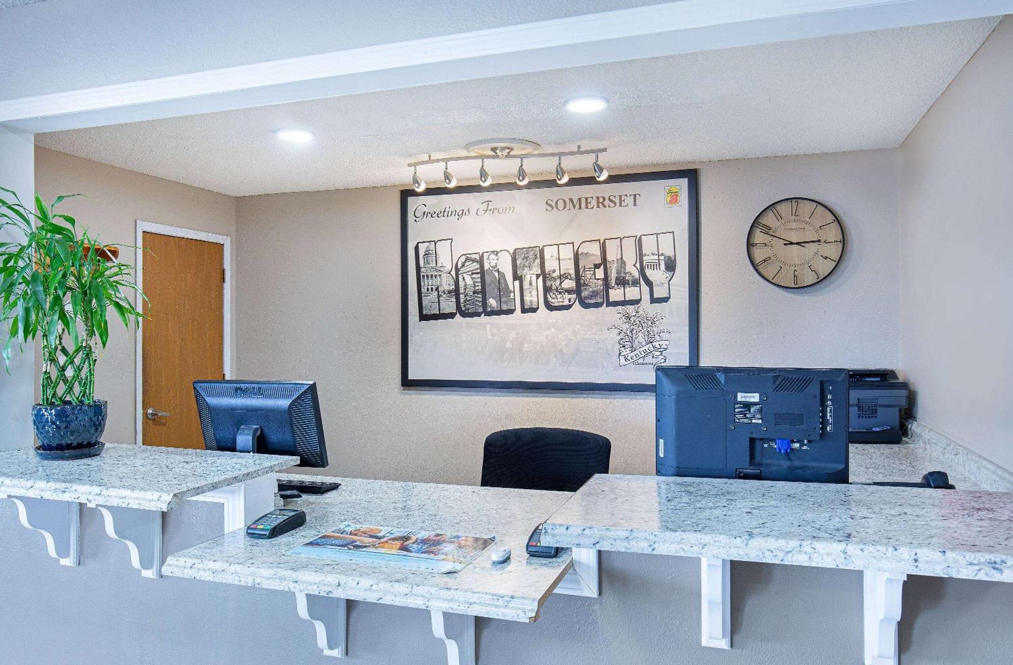 Super 8 By Wyndham Somerset Ngoại thất bức ảnh